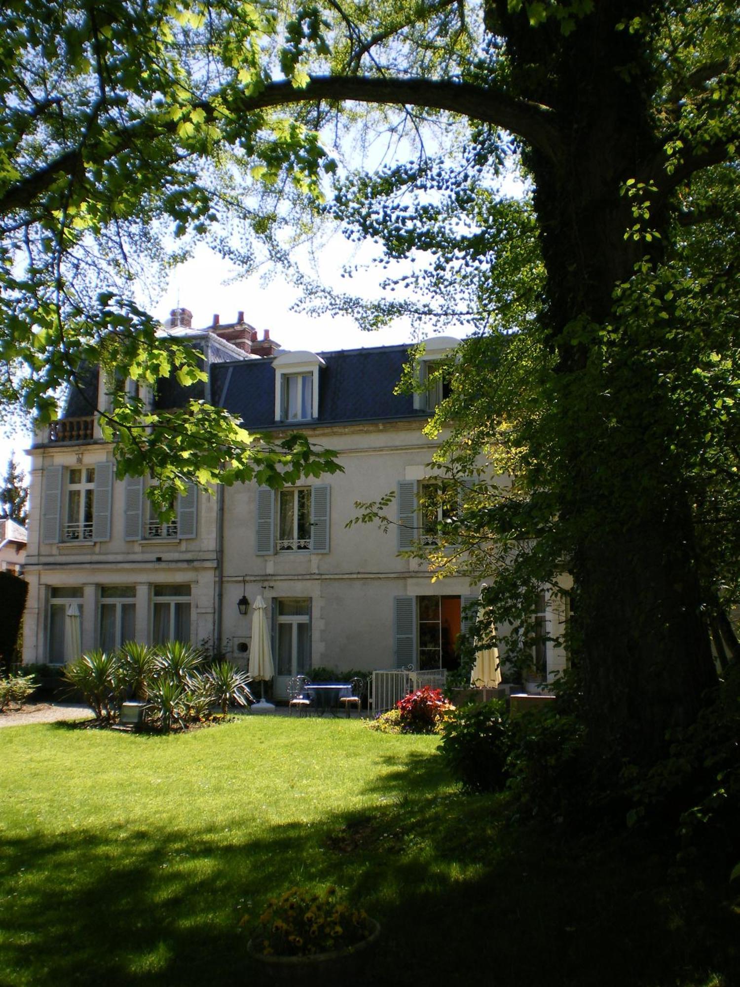 Hotel Les Marechaux オセール エクステリア 写真